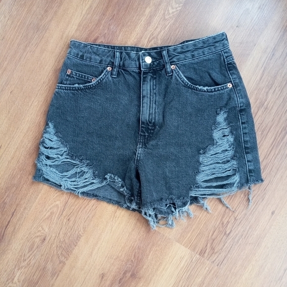 Topshop black distressed raw hem high rise shorts - Picture 2 of 5
